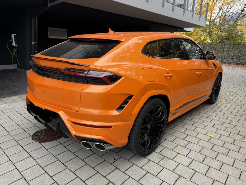 Lamborghini Urus SE side profile - DeGa Auto