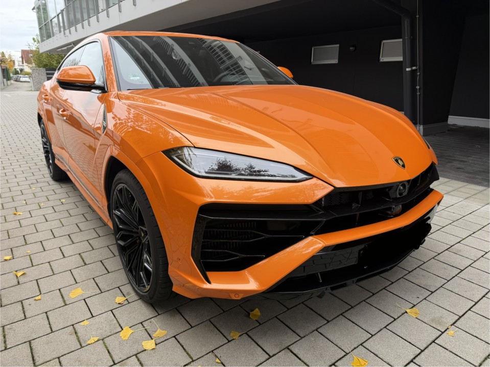 Lamborghini Urus SE rental courchevel - DeGa Auto