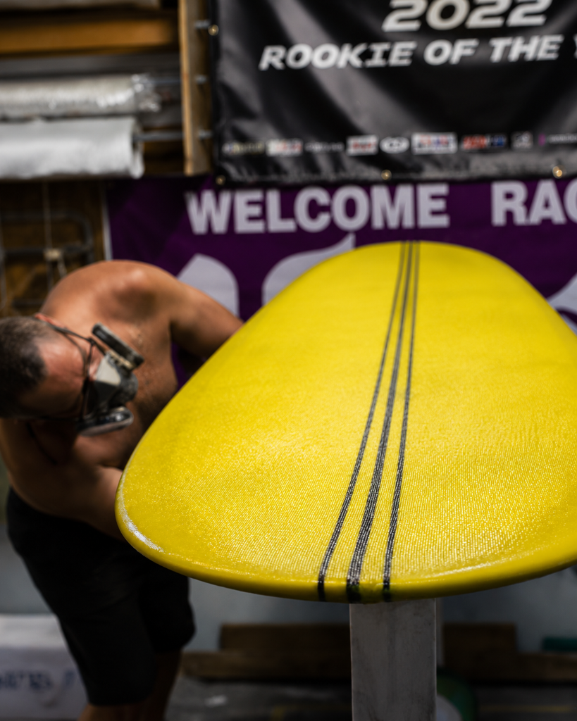 Tyler Hatzikian planche jaune
