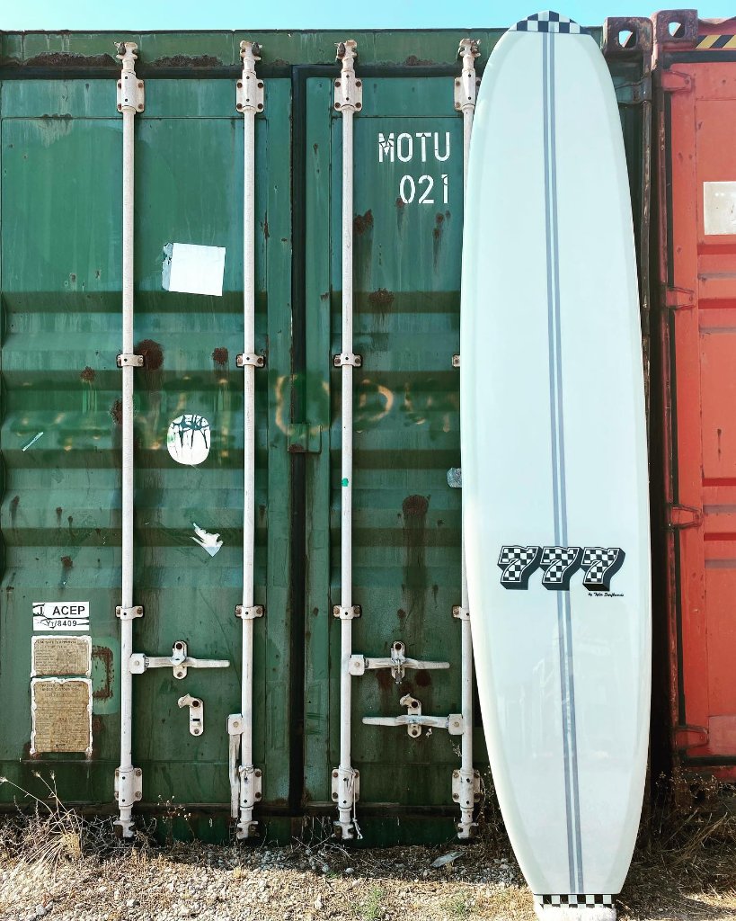 777 blanc devant container MOTU