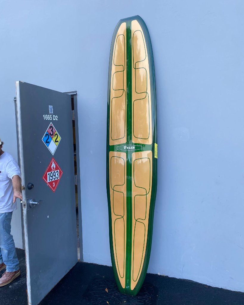 Longboard jaune vif — vue du dessus