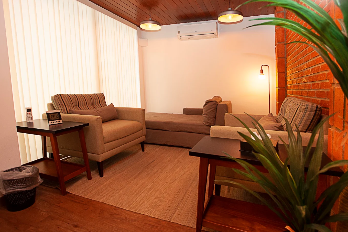 Sala de atendimento do consultório da Dra. Mabi Parra em Cerqueira César