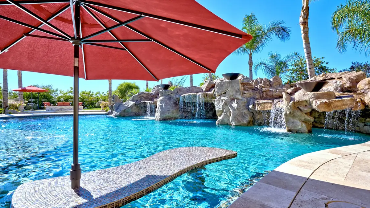 Santa Clarita pool by California Pools