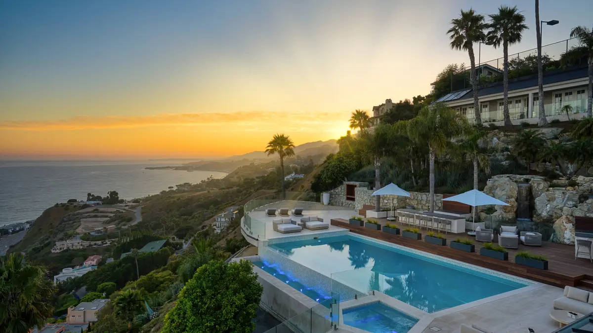 Los Angeles (North) pool by California Pools