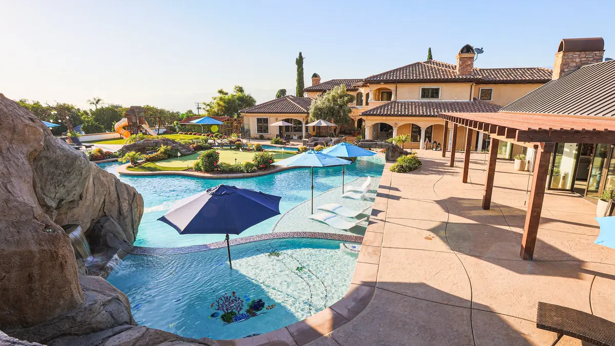 Upland/High Desert pool by California Pools
