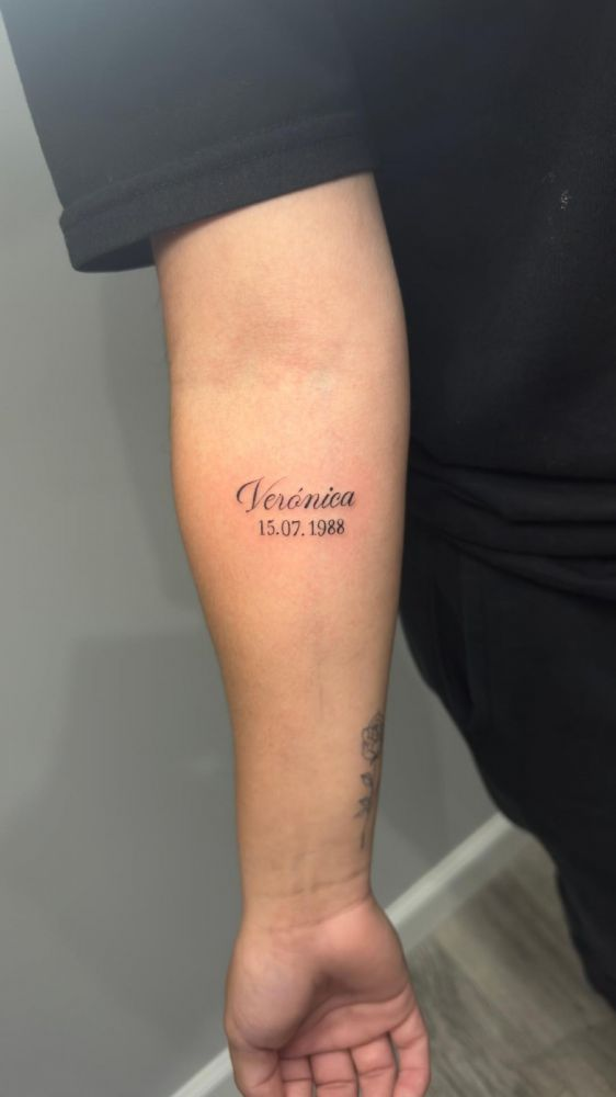 Verónica name and date — script tattoo by Santiago