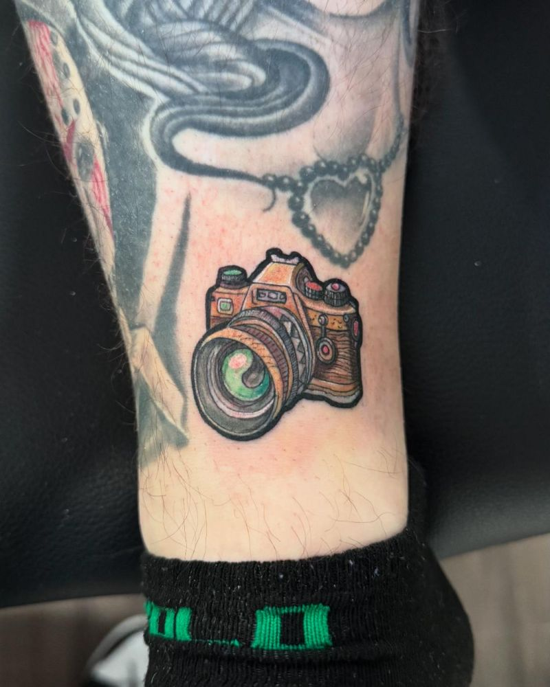 Vintage camera — illustrative tattoo by Santiago