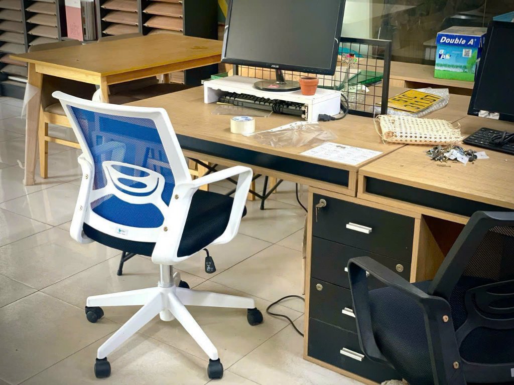 Ghế nhân viên lưới xanh Vina - ảnh 1
