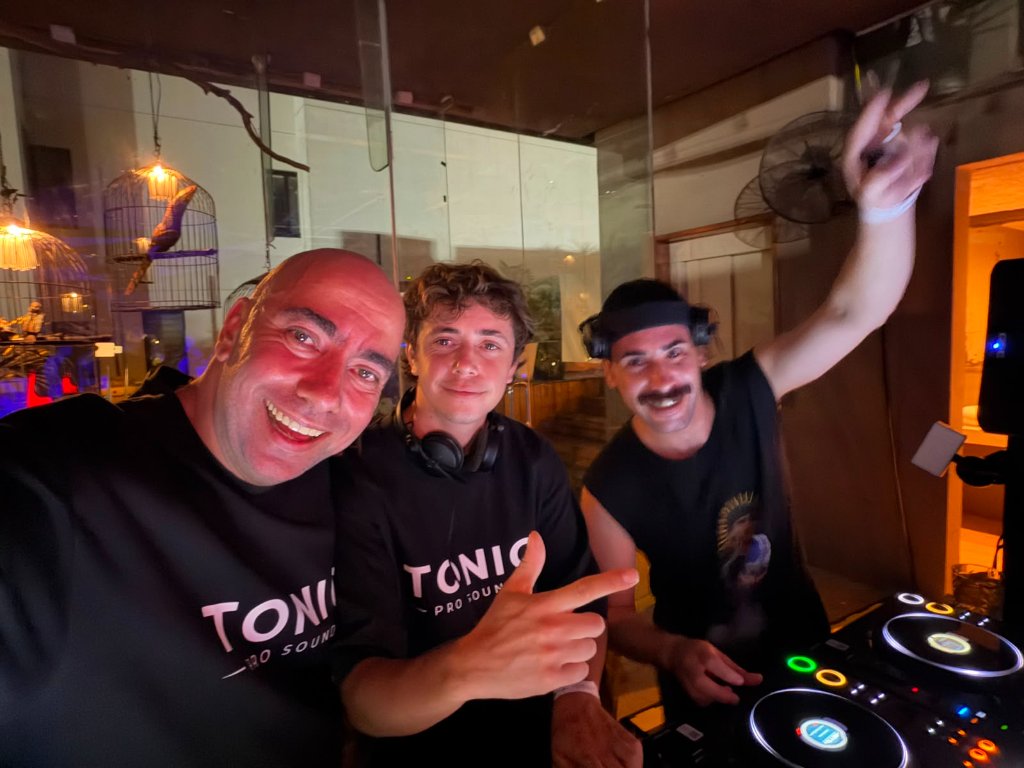 Equipo Tonic Pro Sound en pleno set