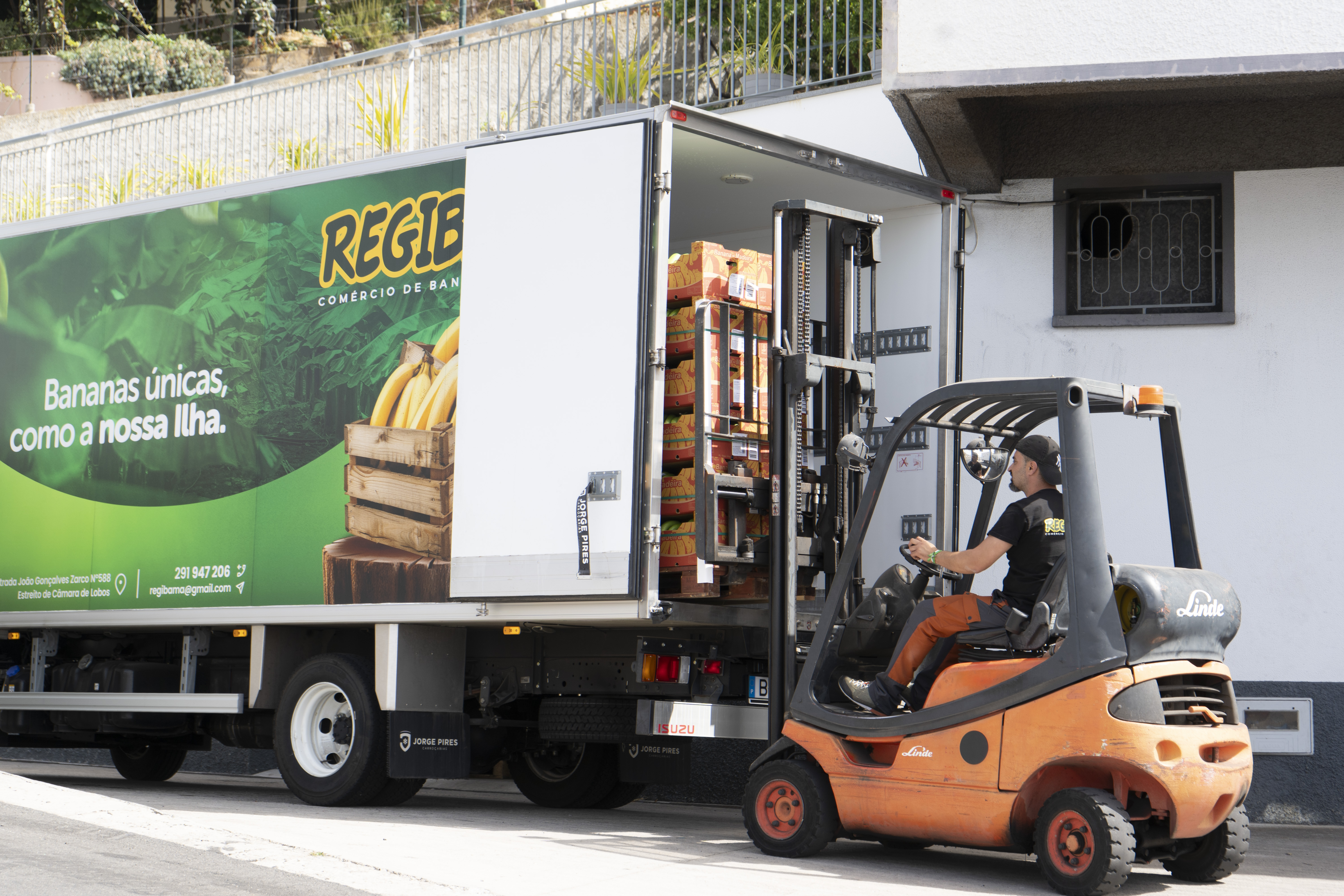 Distribution trucks on Madeira roads