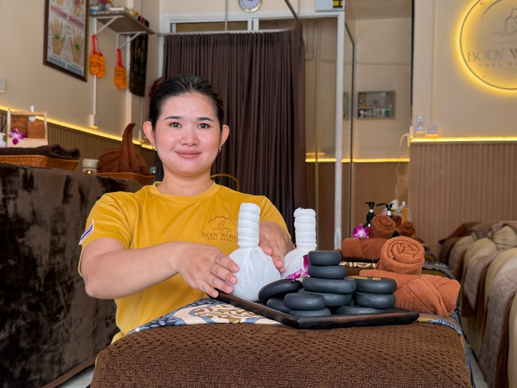 Herbal compresses and hot stones
