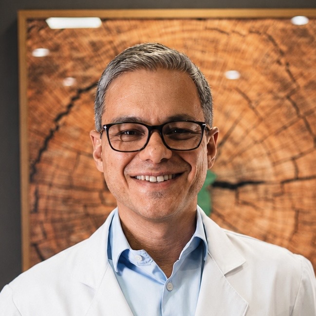 Dr. Thiago Junqueira
