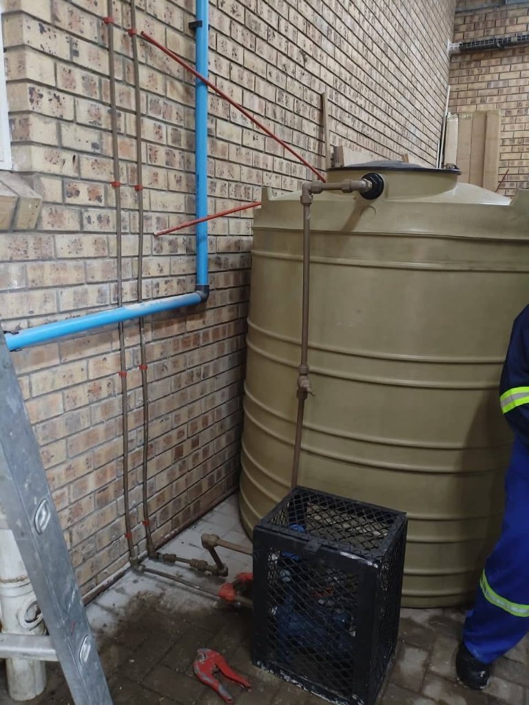 Water storage tank and pump system installation