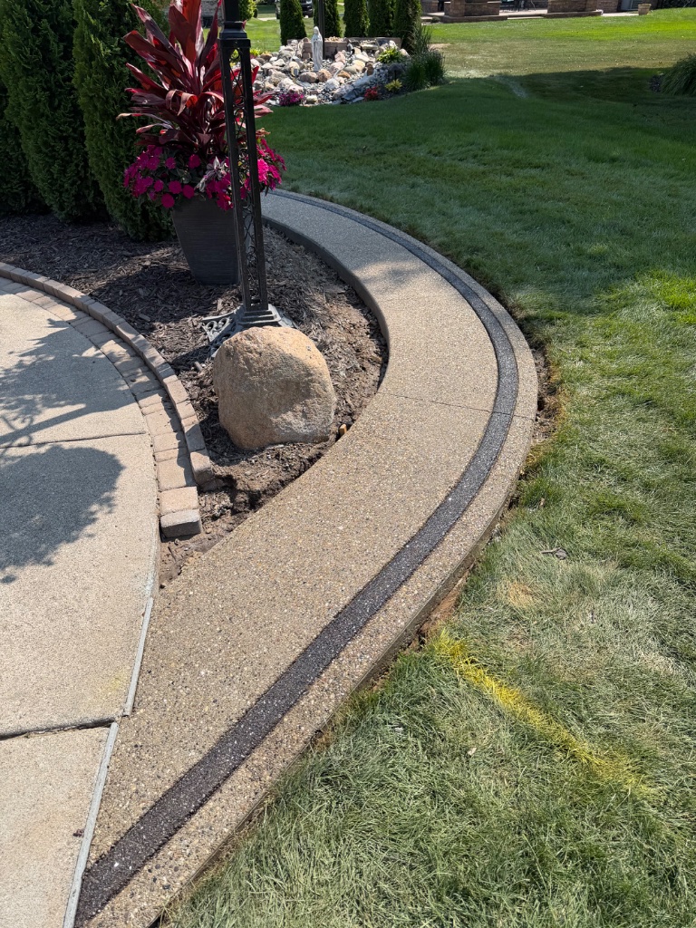 Curved Aggregate Walkway Edge