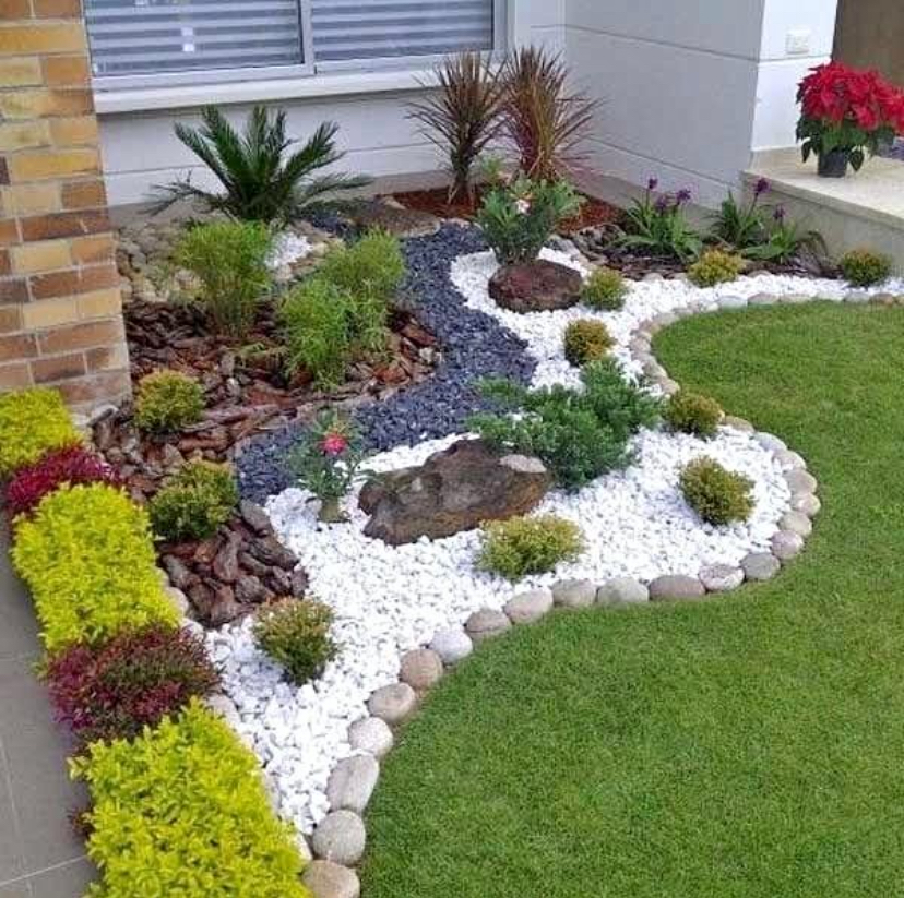 Curved Bed & White Stone — Venice, FL