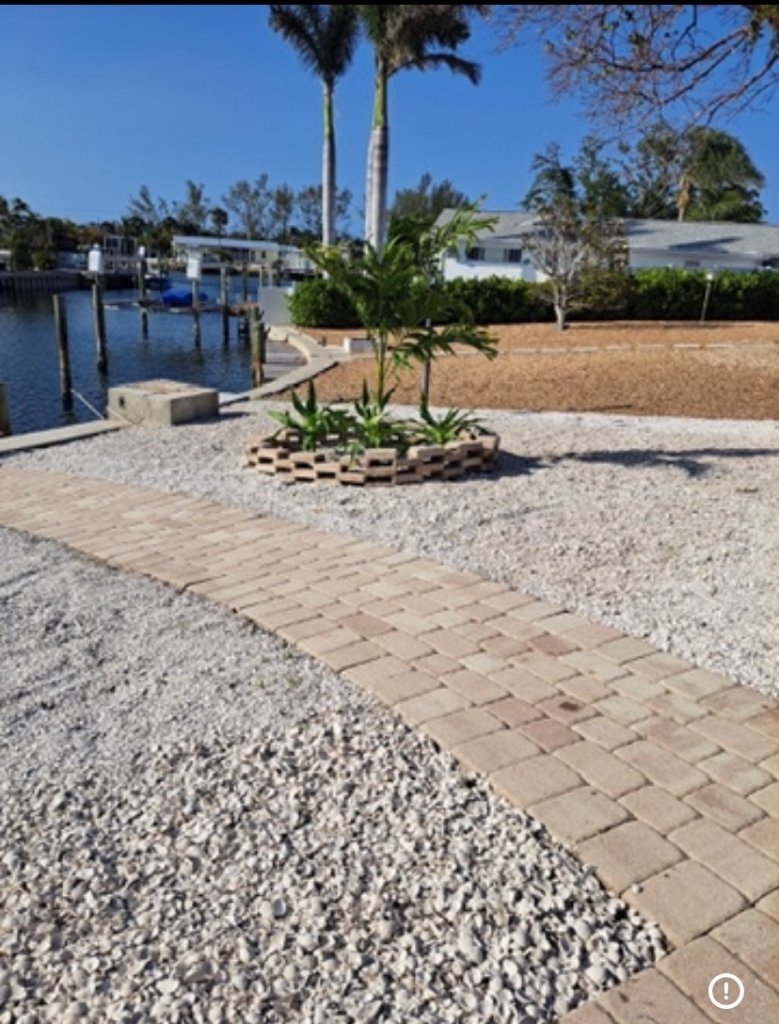 Circular Garden Bed & Walkway — Sarasota, FL