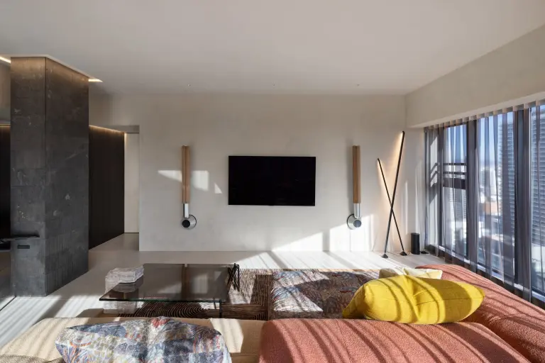 LOUCA Model Room 2