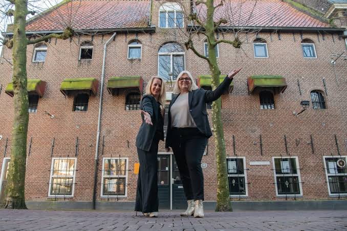 Femke en Myrthe voor Kinder- en Theatercafé Dubbel