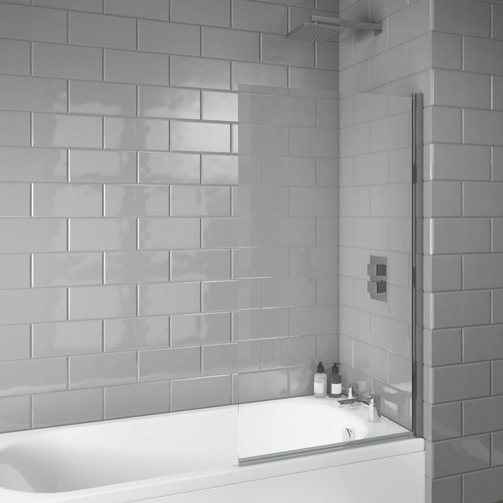 Bath with shower screen