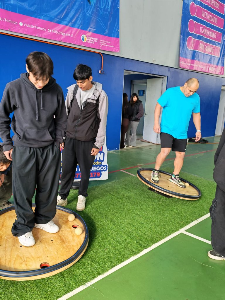 Evento con juegos de madera en Temuco