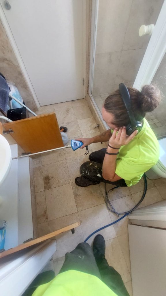 Acoustic ground microphone detection