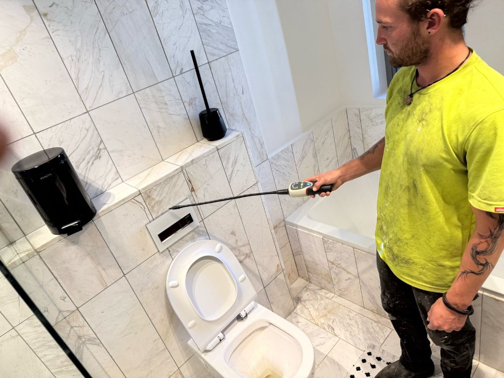 Leak detection probe at toilet