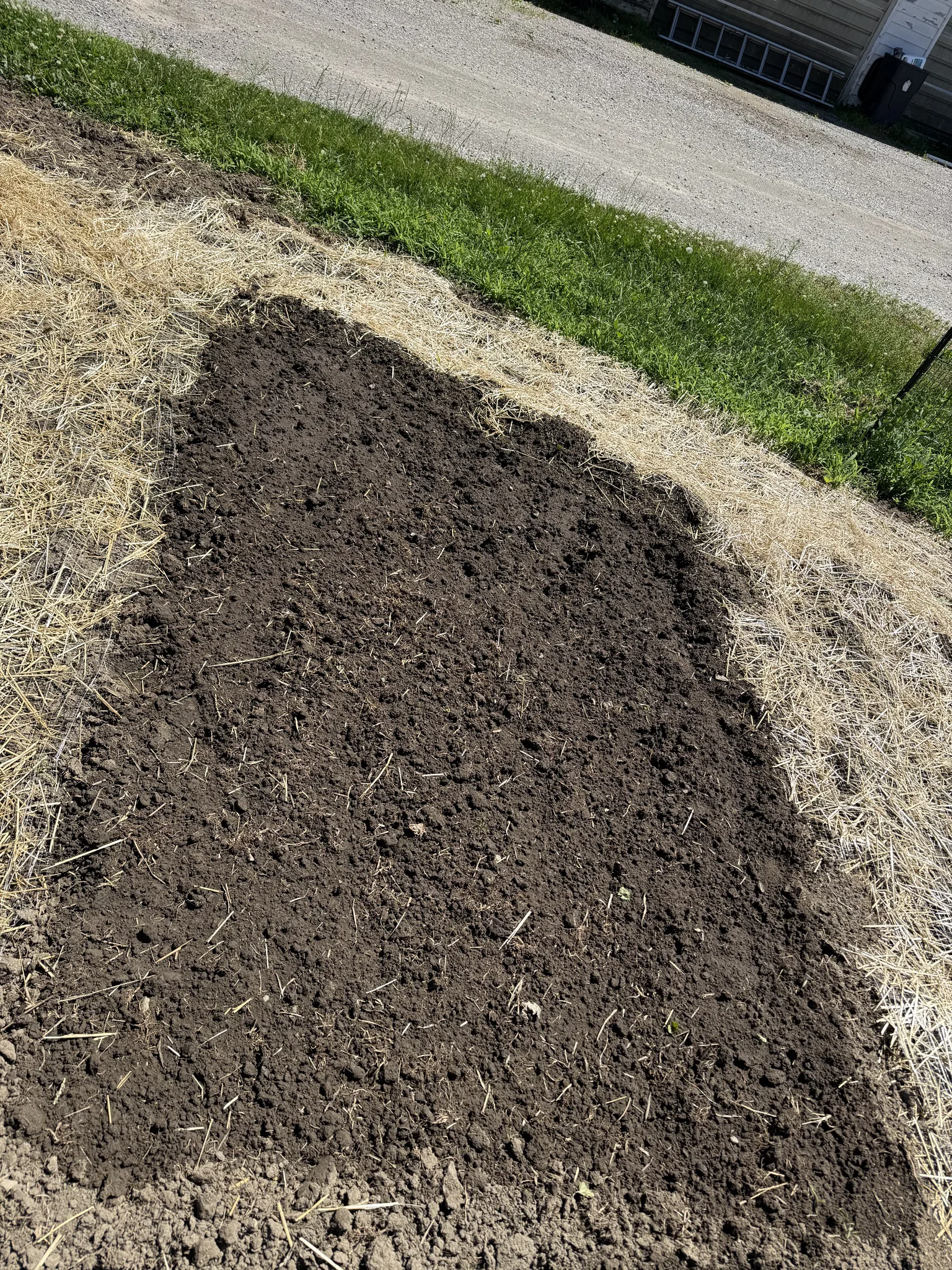 How a hugel bed is built