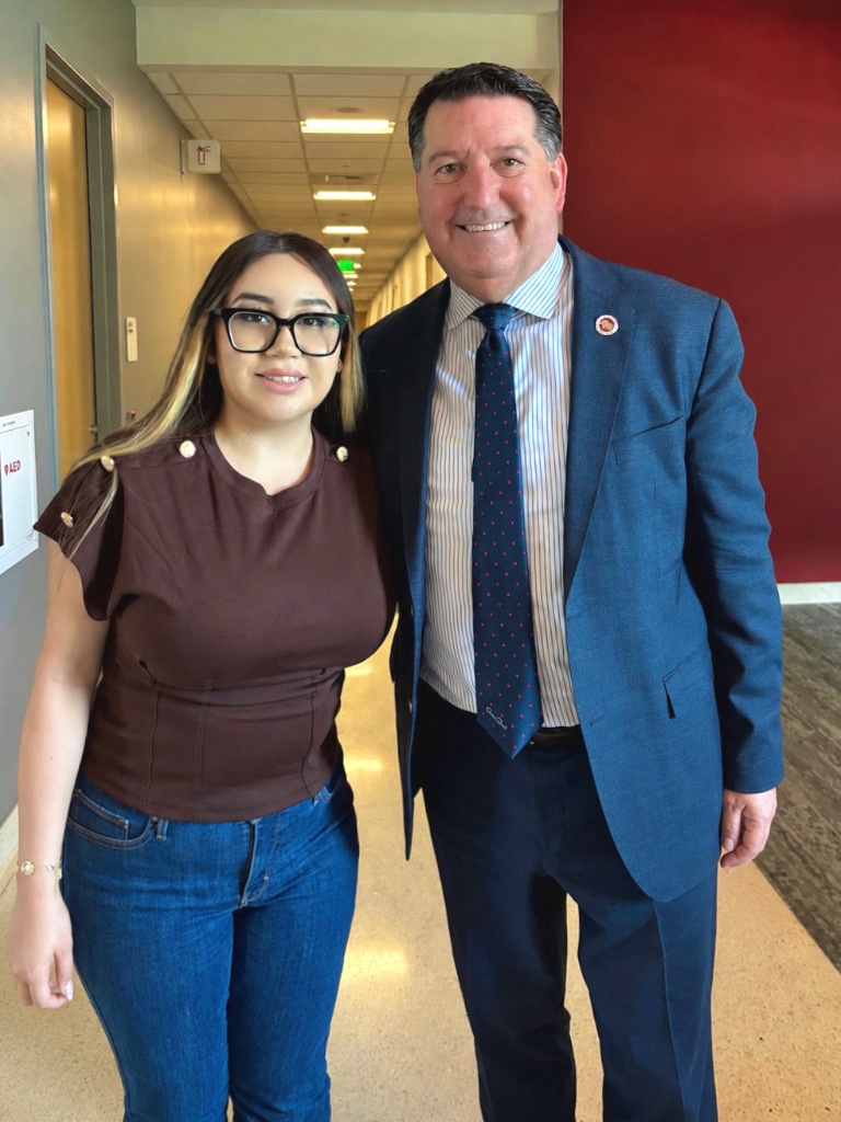 Suzana with elected official