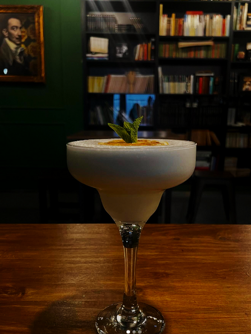 Cóctel blanco con menta