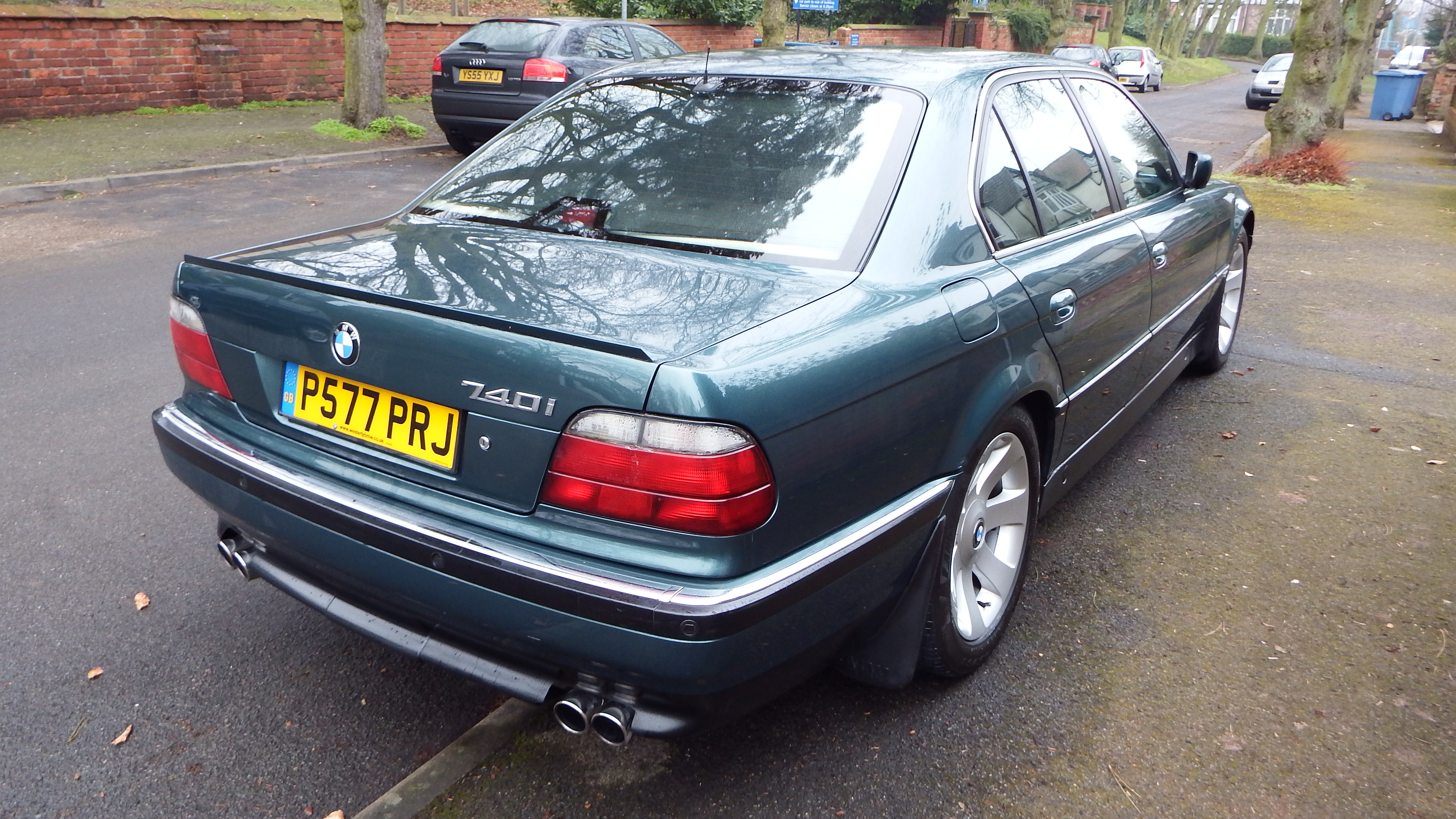 BMW 740i (E38)