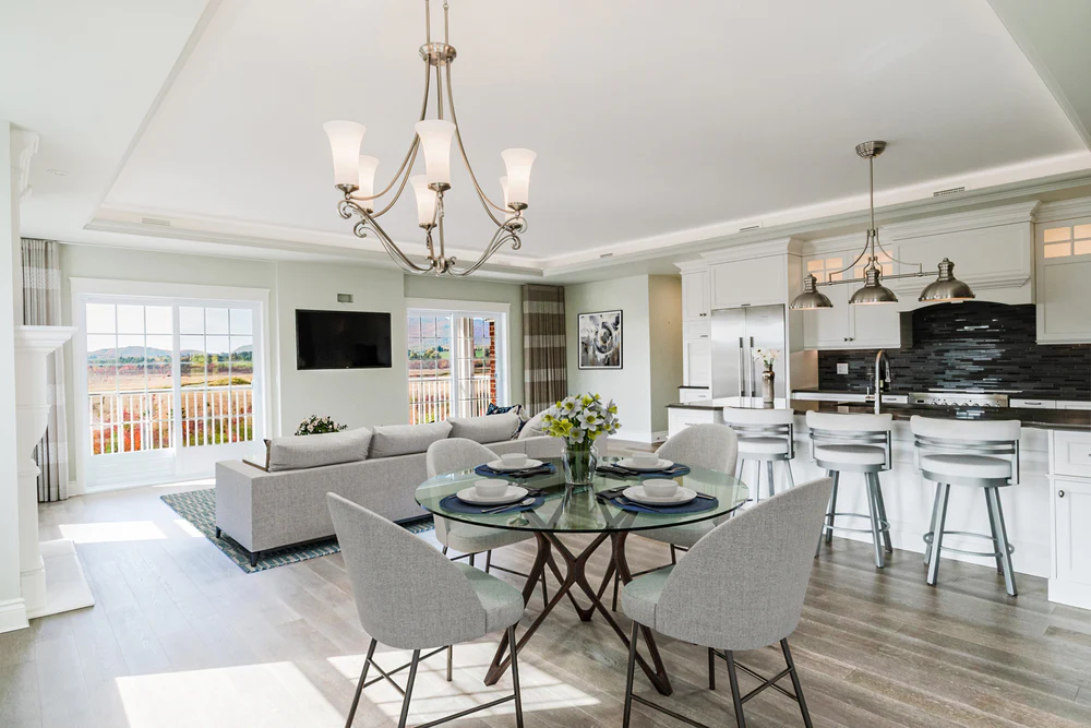 Pièce meublée numériquement après home staging virtuel
