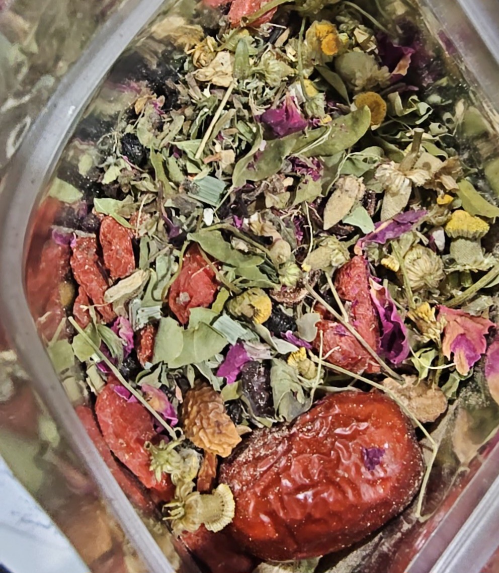 Dried botanical tea blend