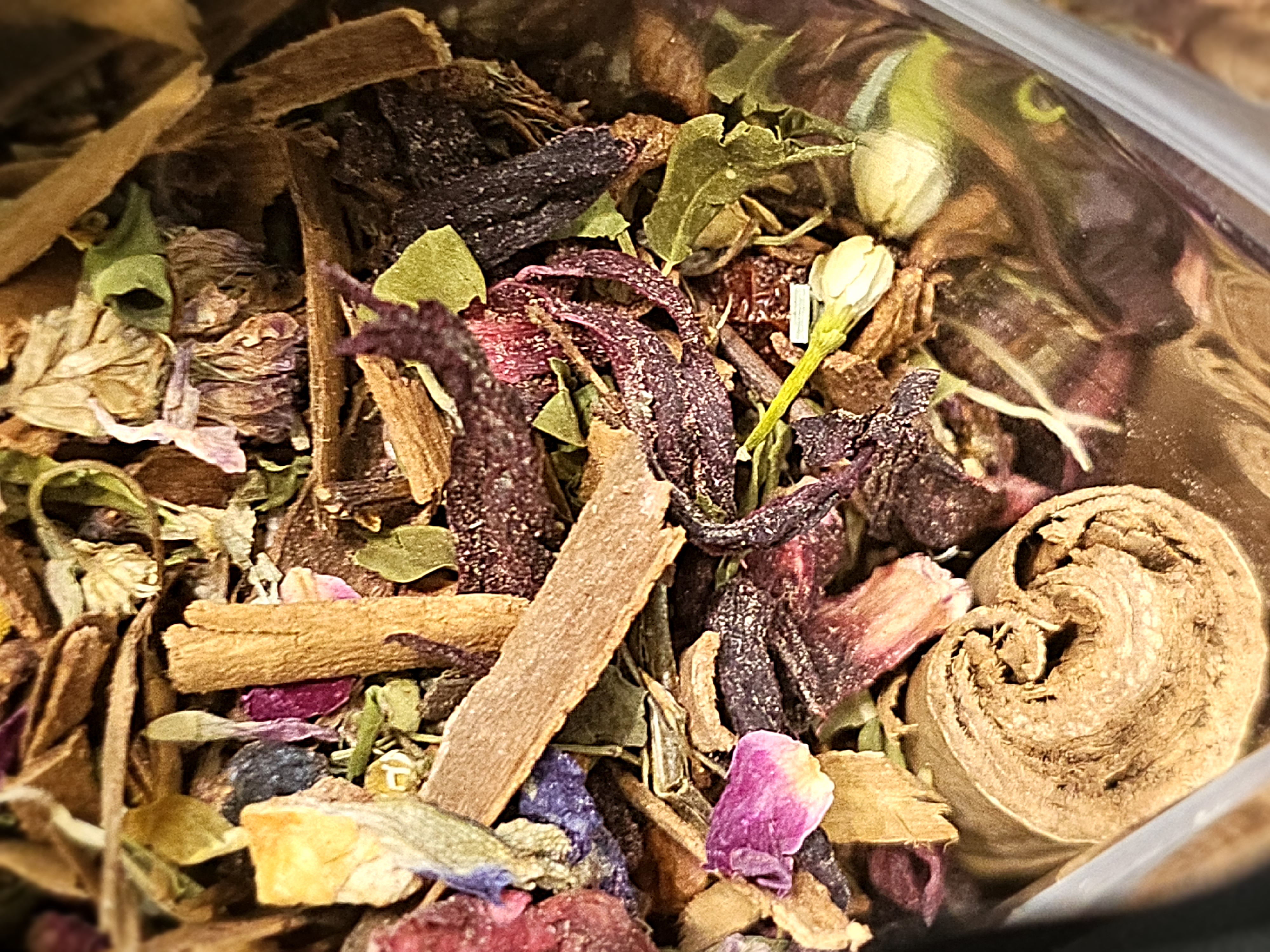 Cinnamon & hibiscus botanicals