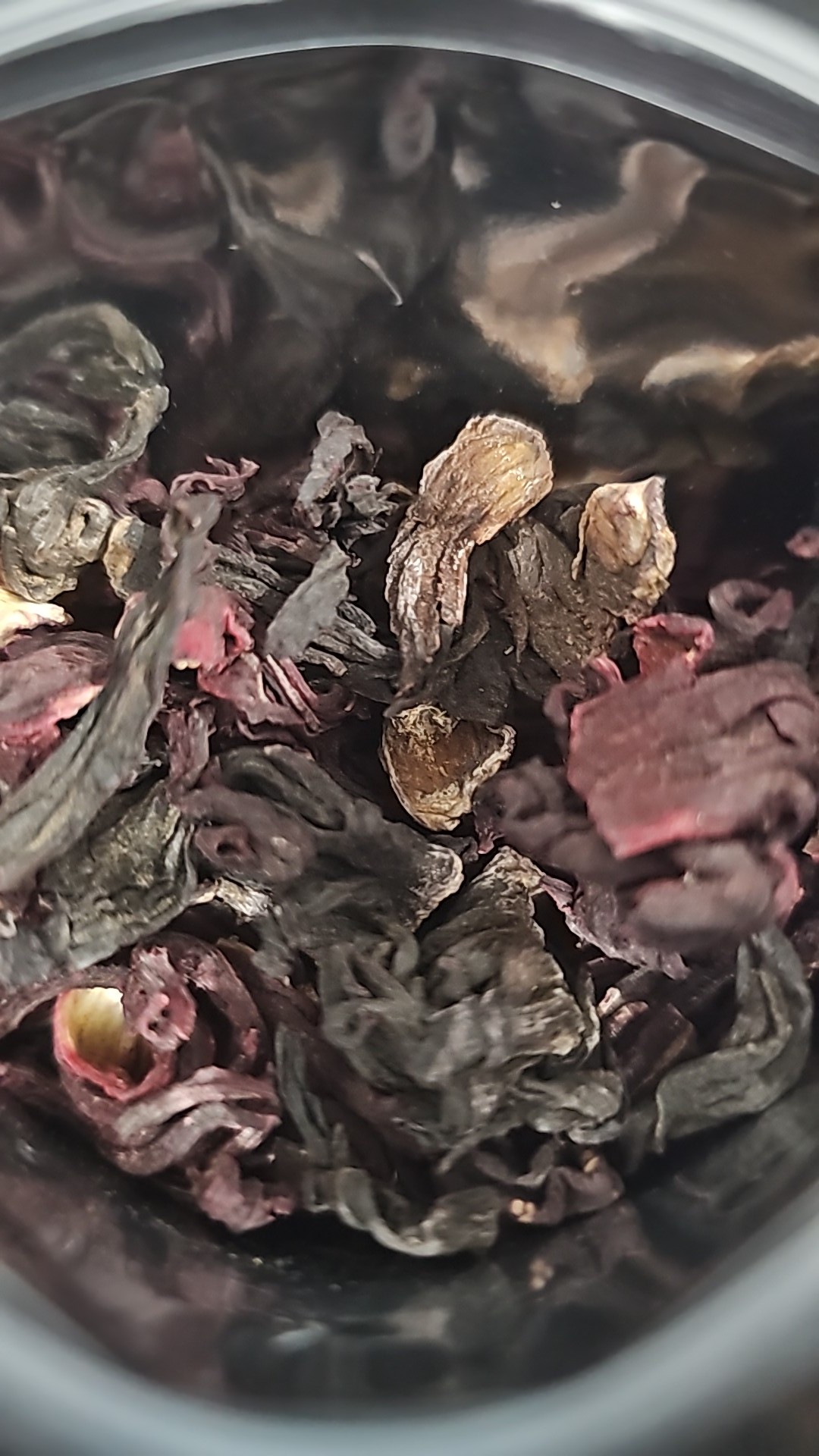 Dried hibiscus & botanical blend