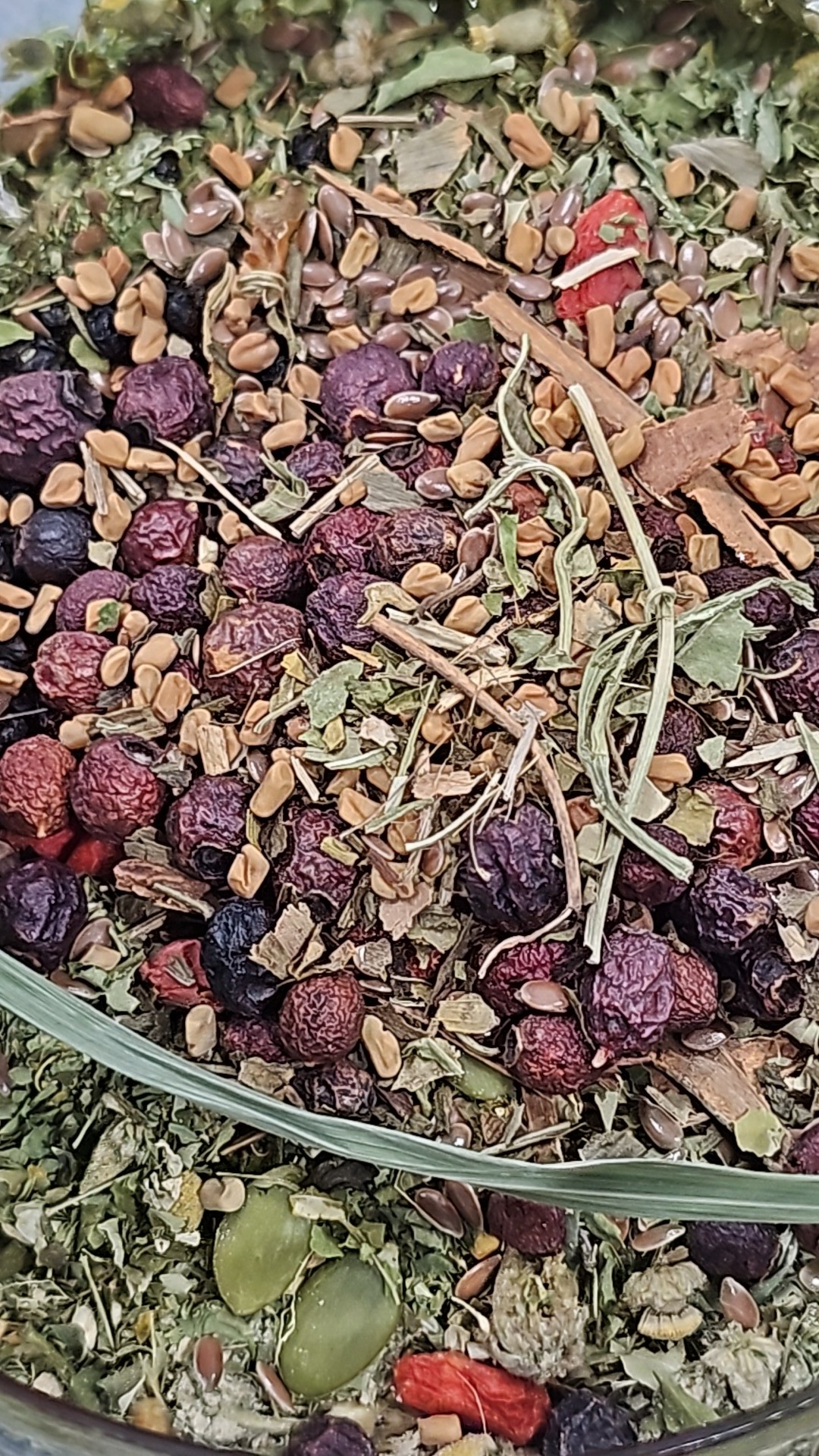Rose hips, seeds & botanicals