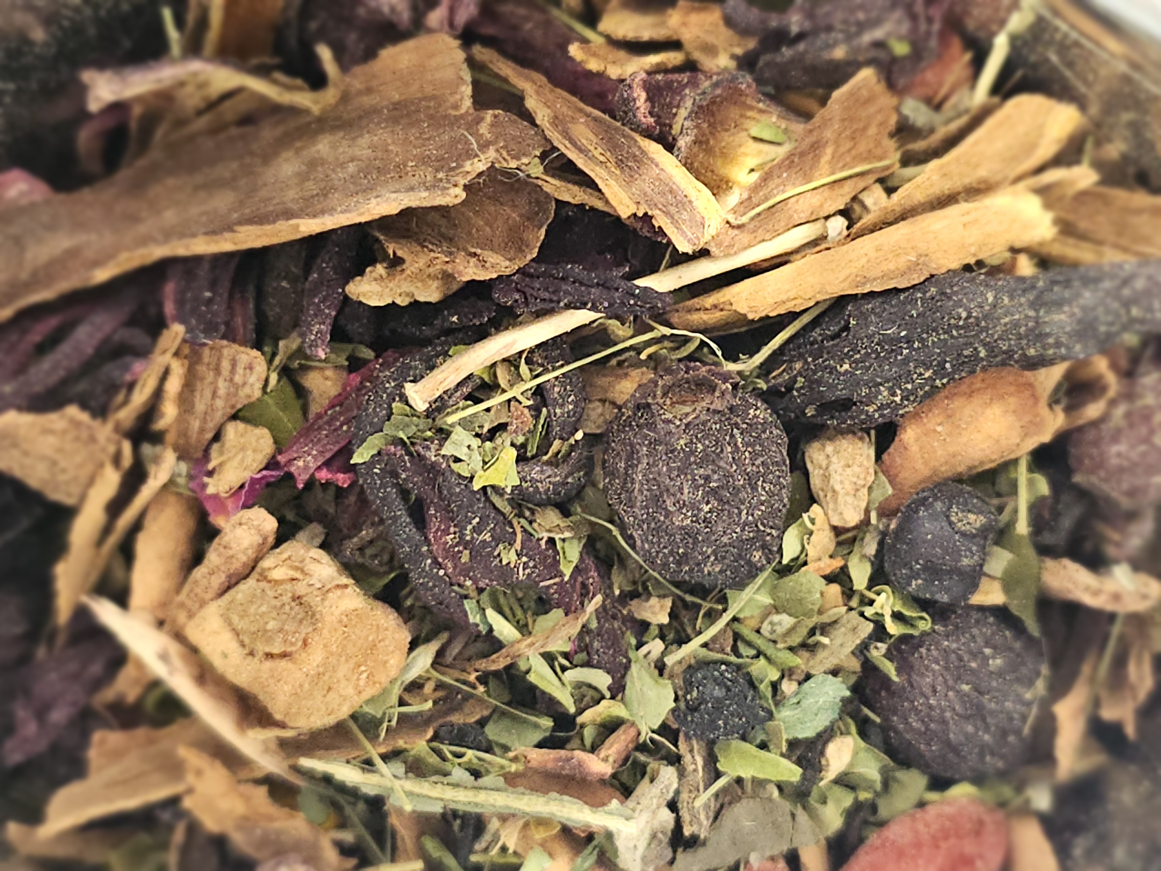 Bark, berries & dried herbs
