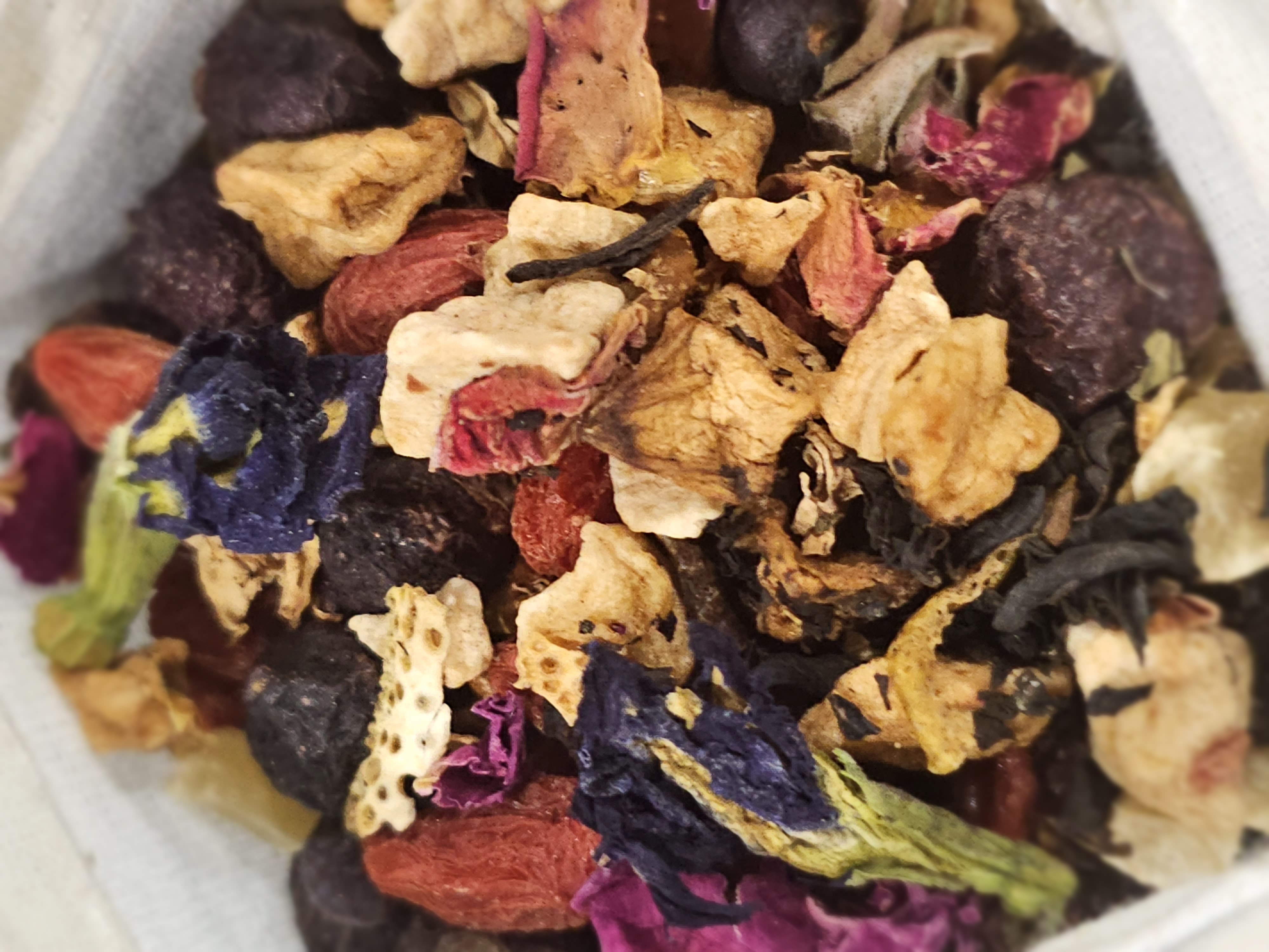 Violet petals & dried fruit mix