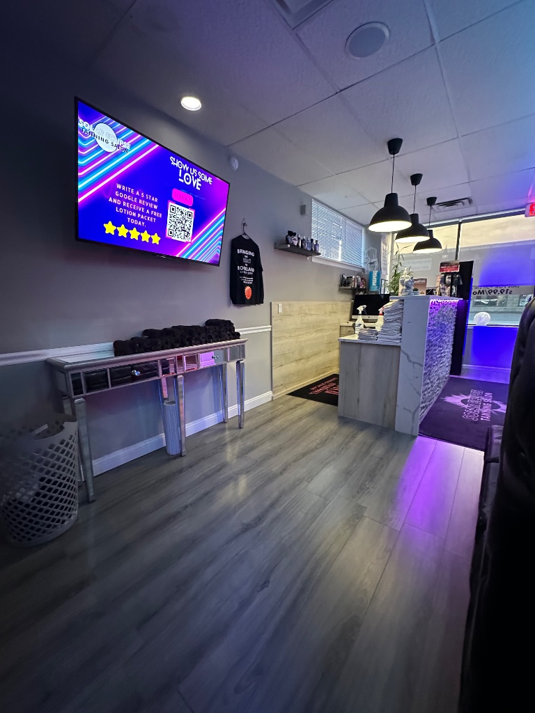 Solar Eclipse Tanning Salon lobby with reviews screen
