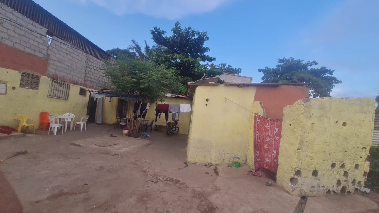 Vende-se Vivenda do Colono T3 Espaçosa — Bairro Popular, Luanda