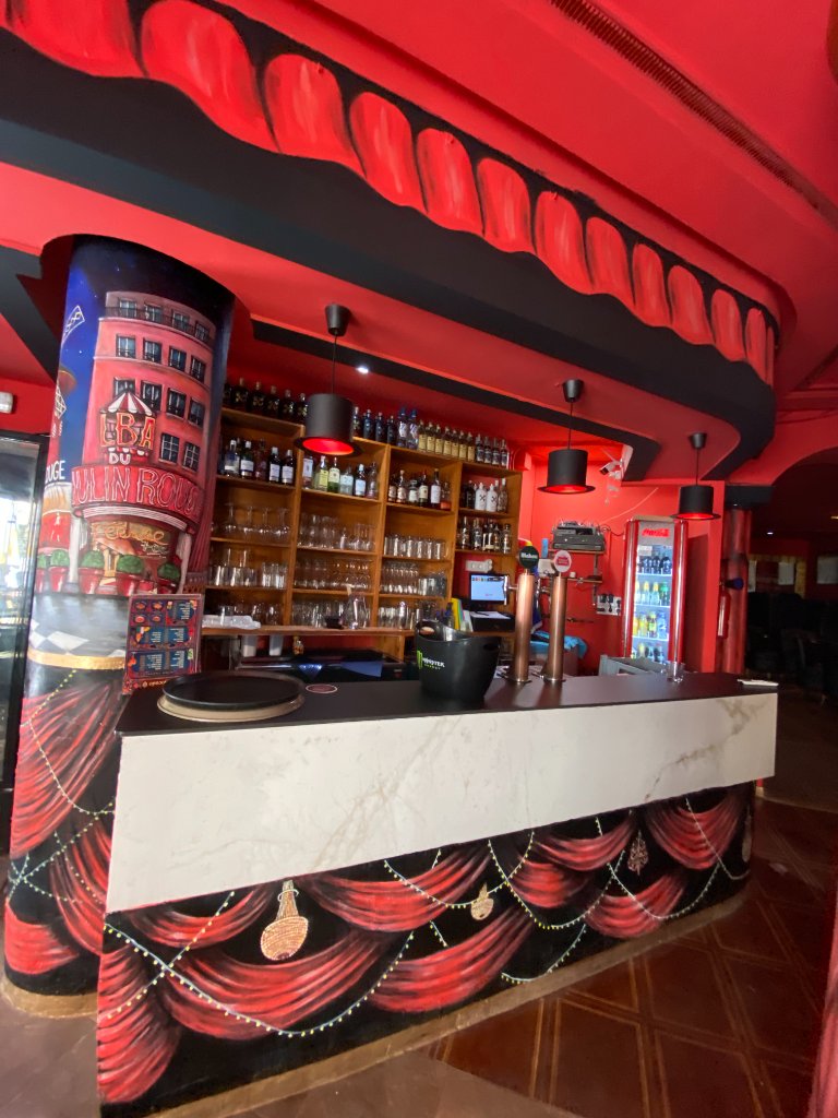 Interior del Café Tocado — 1