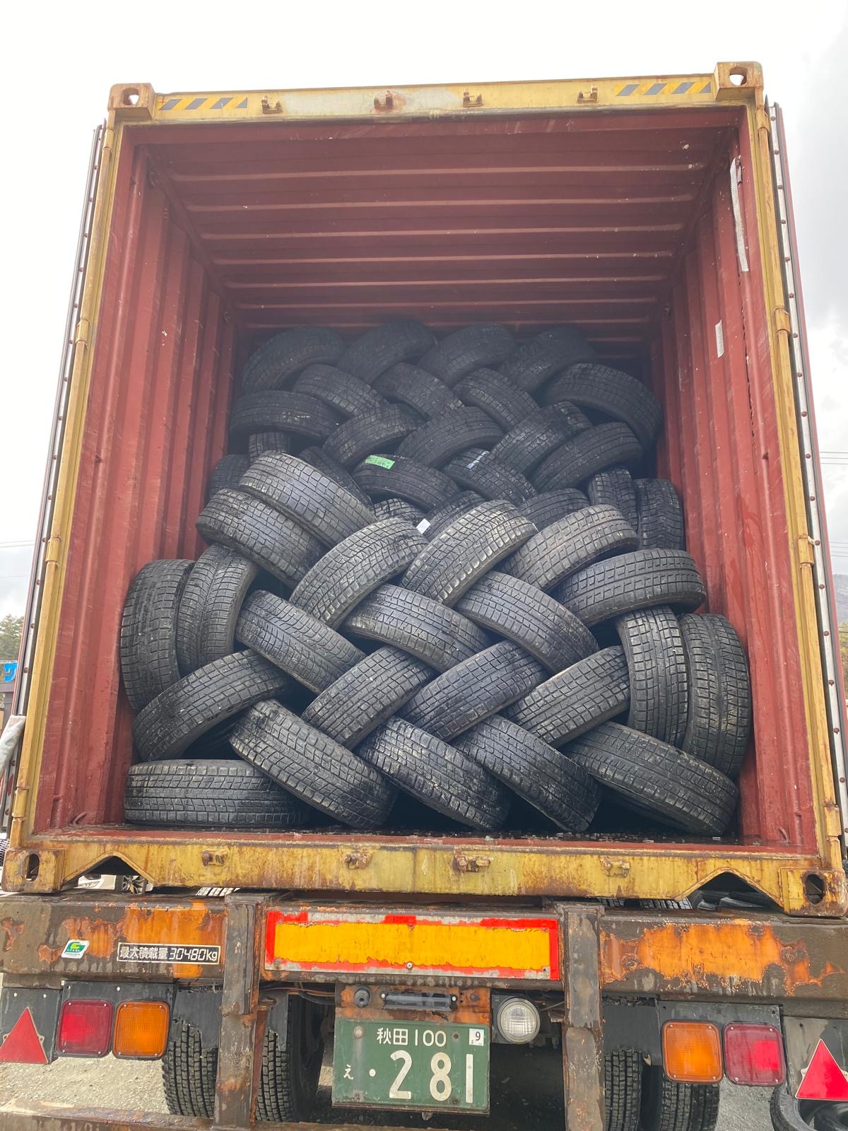 Kei trucks disassembled — Oyama export yard