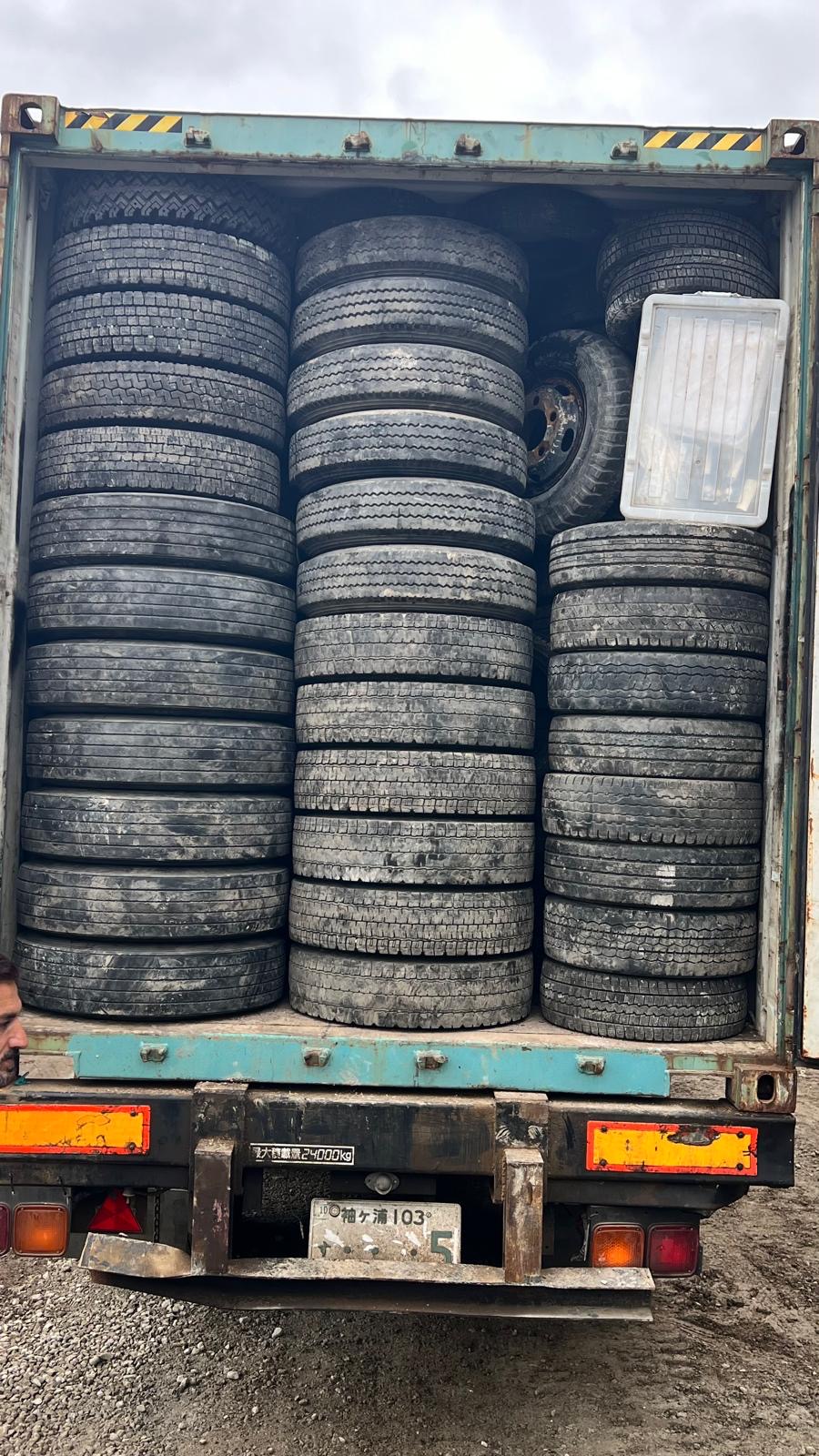 Stacked tyre container — inside view