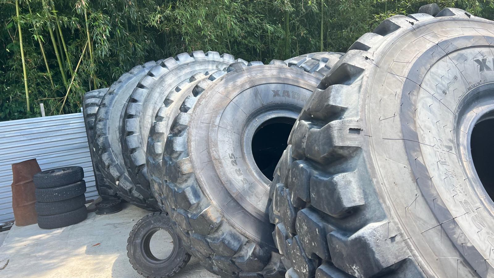 Caterpillar motor grader — Japan export