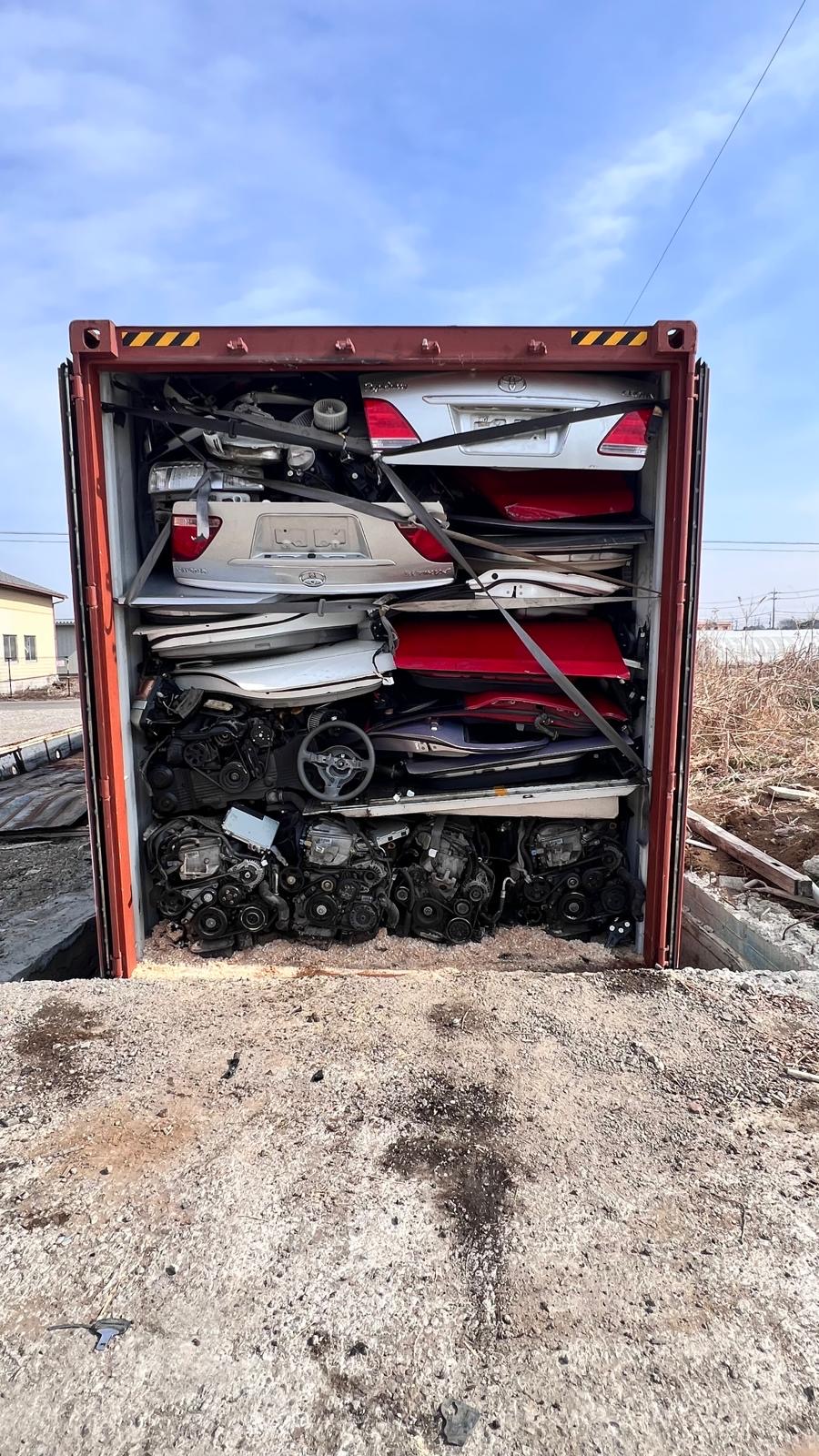 Isuzu truck body + axle parts in container