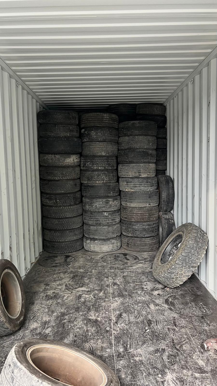 Tyre container — woven pattern, full load
