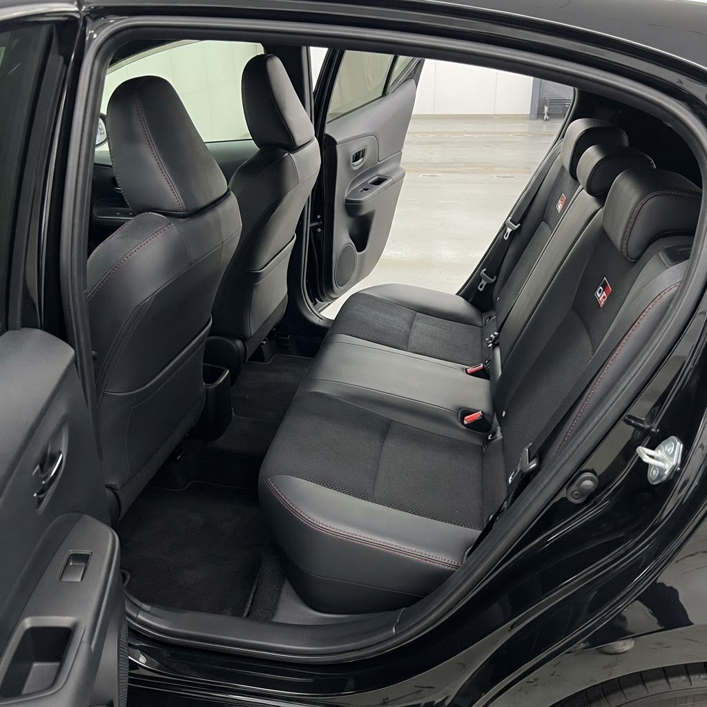 Toyota Aqua GR Sport 6