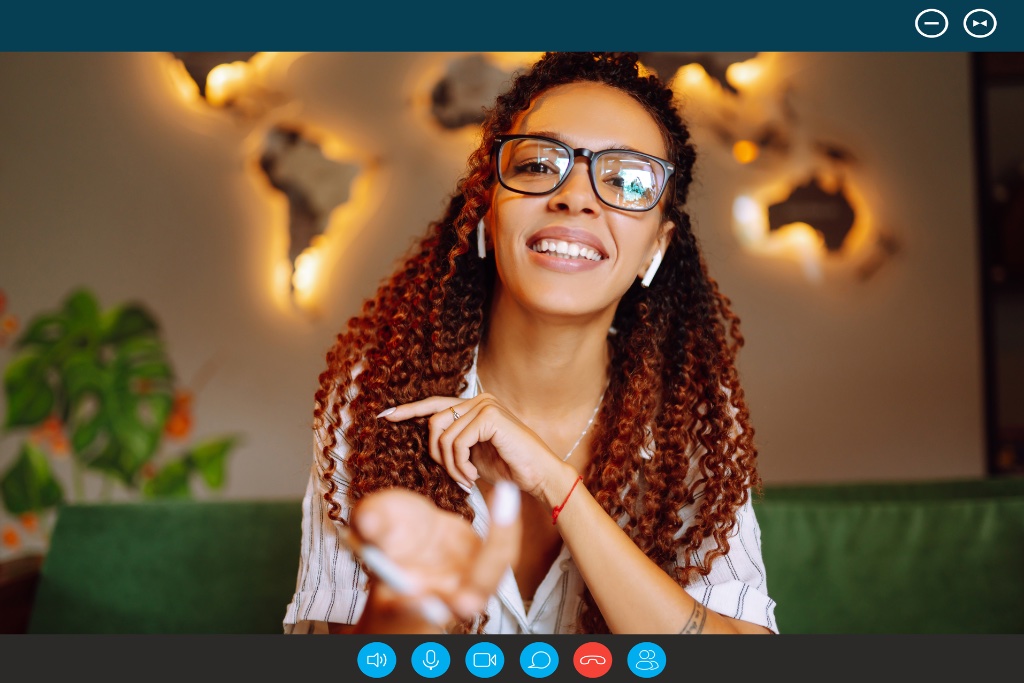 Onyx consultant guiding an expat client over a video call, world map glowing behind them