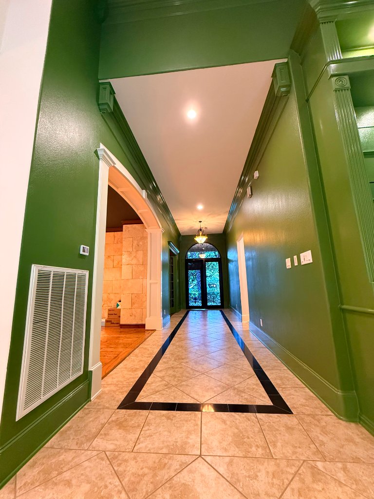 Botanical Dining Room with Gloss Ceiling