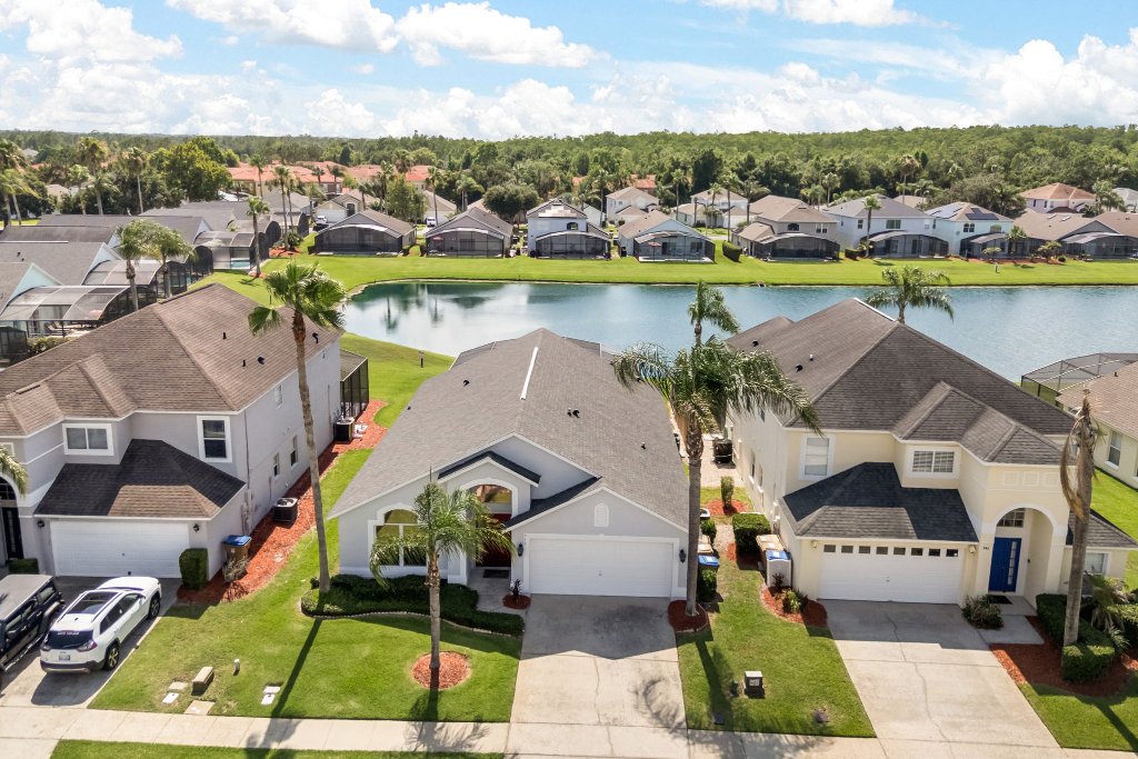 948 Lake Berkley Drive aerial community view