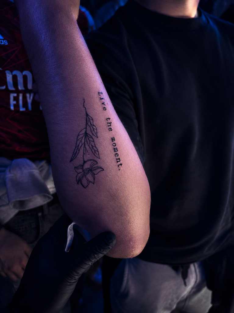 Live the moment arm